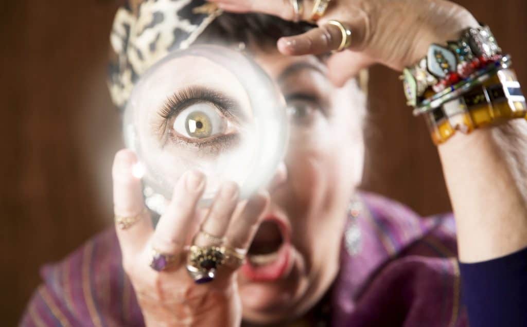 8 Ways to Spot a Psychic Fraud