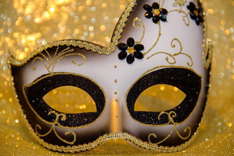 The Fool or the Emperor: Who is Wiser?