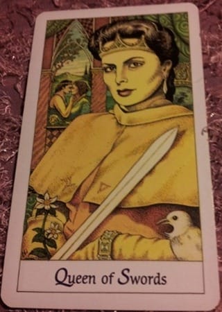 queen-of-swords-cosmic-tarot (320x450)